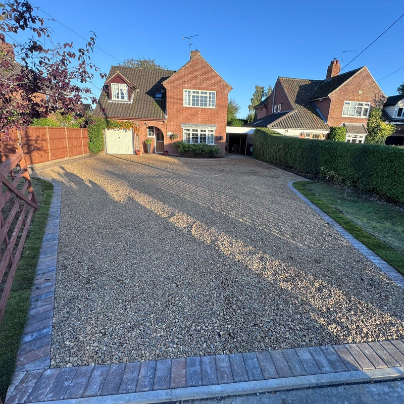 Indlæs billede i Gallery Viewer, Gravel driveway grids with 25mm beach stones

