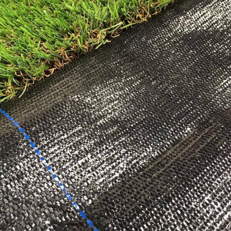 Indlæs billede i Gallery Viewer, Weed control fabric is a barrier membrane for low maintenance garden.
